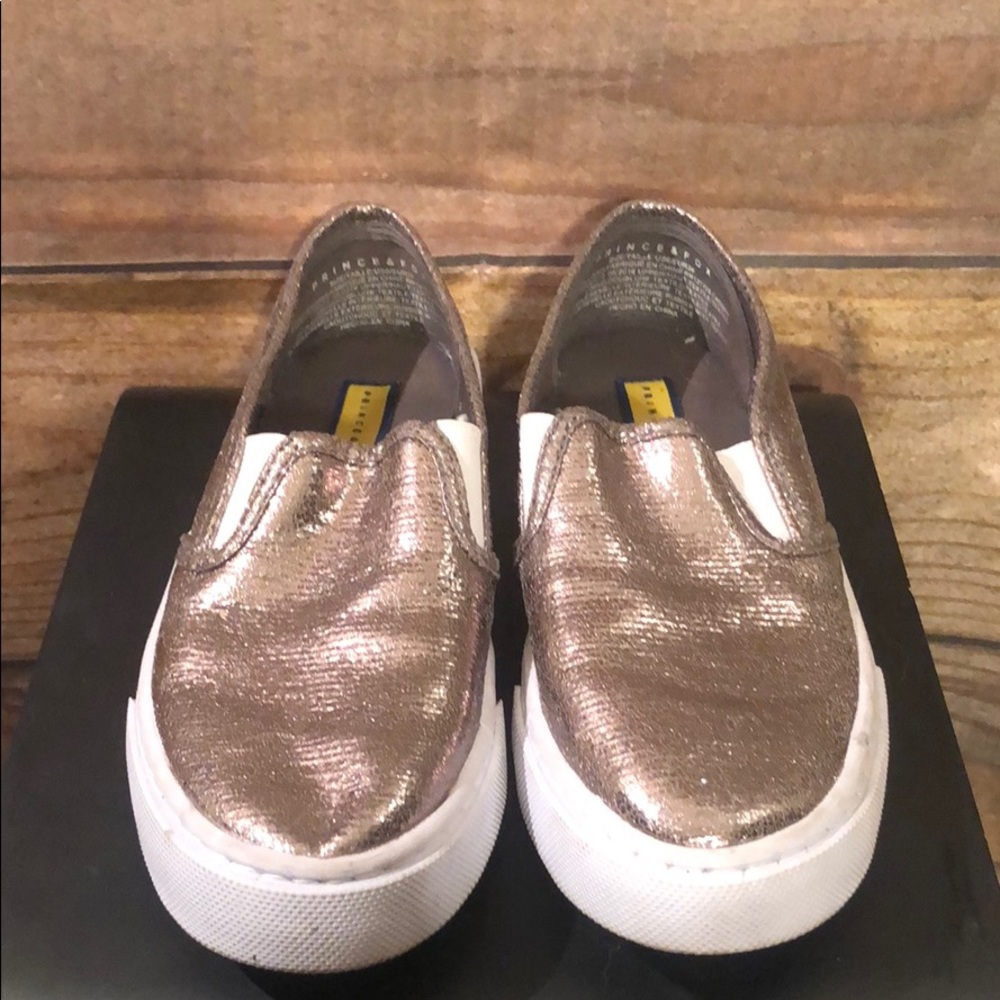 🖤 Prince and Fox Gold Canvas Shoes Size 6